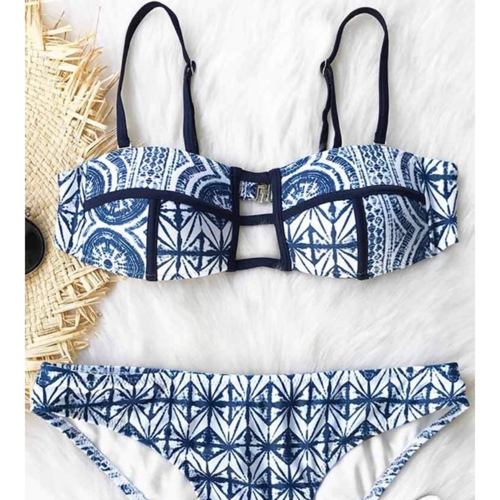 Cupshe Blue & White Porcelain Tie Dye Bikini Set